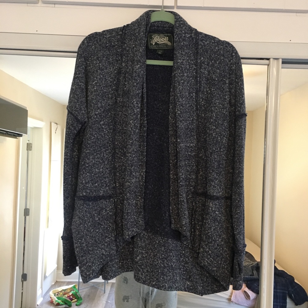Roots sweater EUC